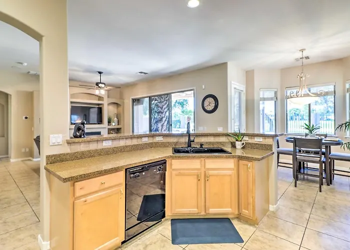 Golfer Oasis W/ Pool & Putting In Goodyear! *