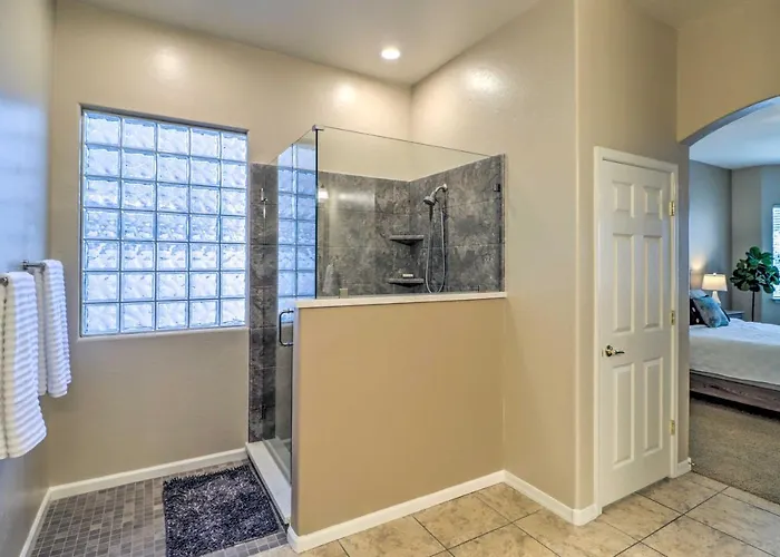 Golfer Oasis W/ Pool & Putting In Goodyear! Holiday home *