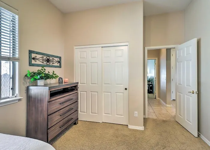 Golfer Oasis W/ Pool & Putting In Goodyear! *