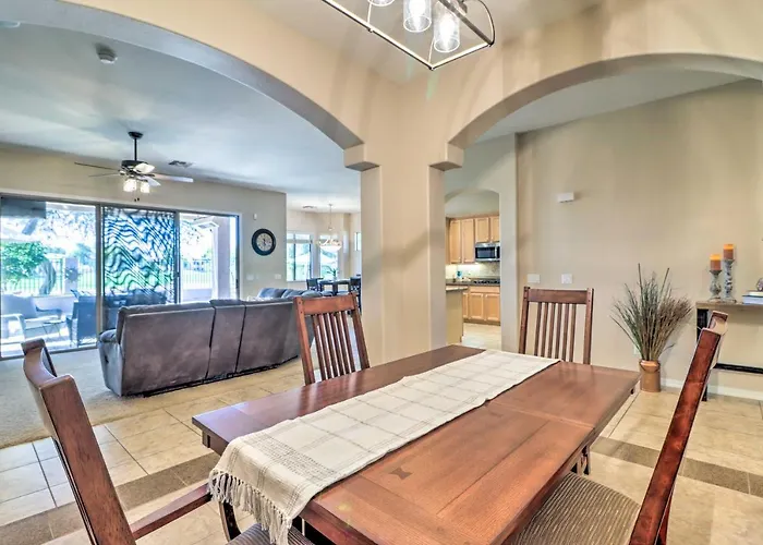 Golfer Oasis W/ Pool & Putting In Goodyear! Holiday home