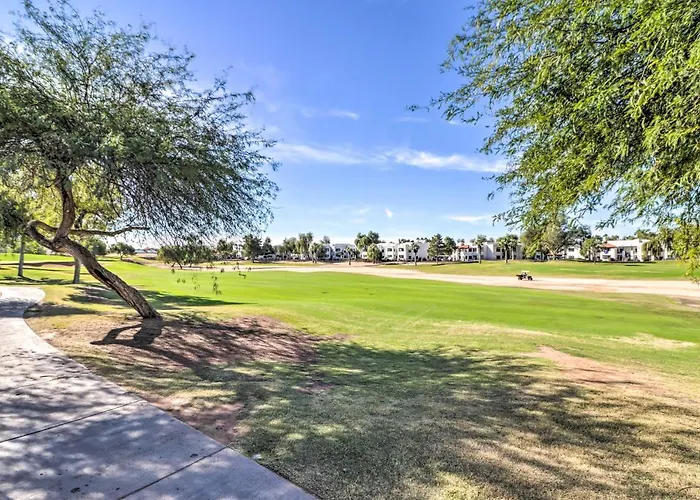 Golfer Oasis W/ Pool & Putting In Goodyear! Holiday home Goodyear