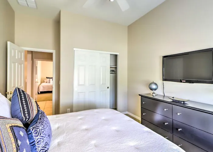 Golfer Oasis W/ Pool & Putting In Goodyear! Holiday home *