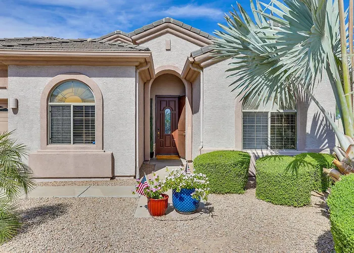 Golfer Oasis W/ Pool & Putting In Goodyear! Holiday home Goodyear