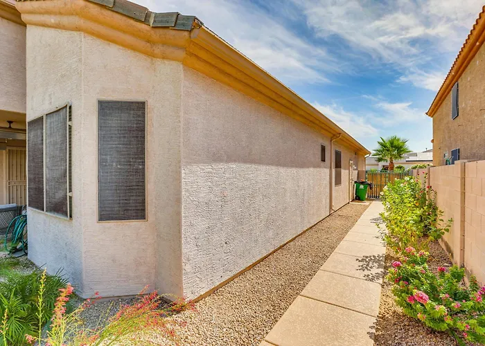 Golfer Oasis W/ Pool & Putting In Goodyear! Holiday home