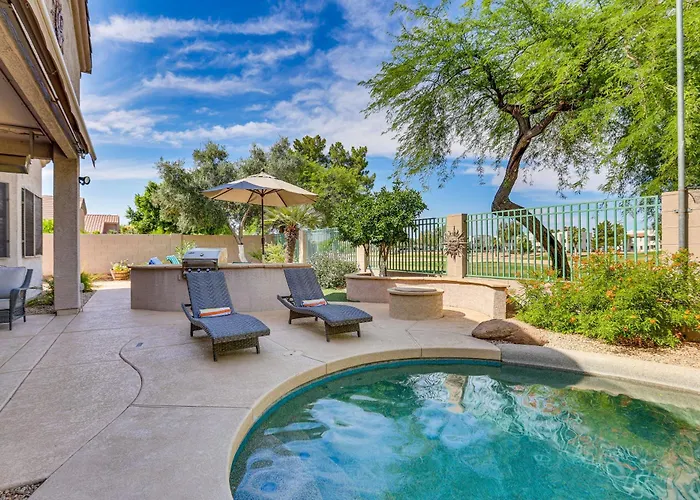Golfer Oasis W/ Pool & Putting In Goodyear! Holiday home Goodyear