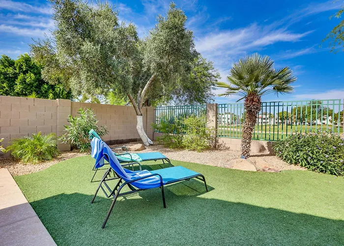 Golfer Oasis W/ Pool & Putting In Goodyear! Holiday home Goodyear